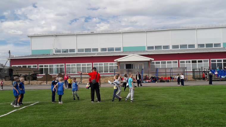 Прошли соревнования по мини-футболу среди обучающихся 1-2 классов, 5-7 классов нашей школы.